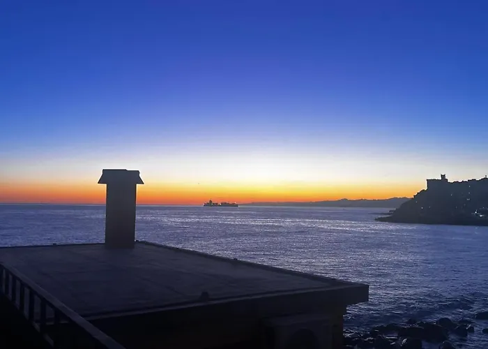 Comodissimo Gaslini E Mare Gênes